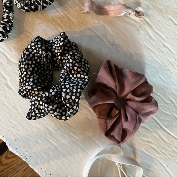 Lululemon Headband and Hair Tie Assortment - Picture 4 of 5
